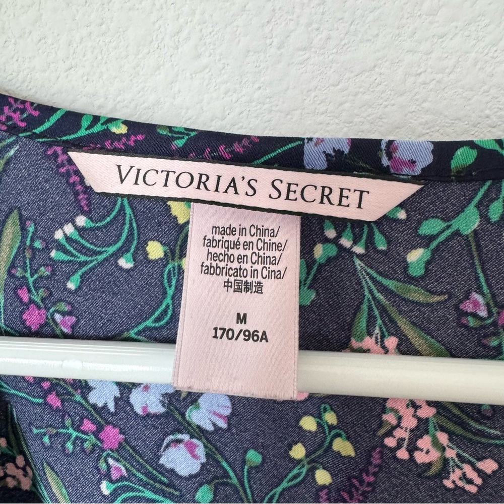 Victoria’s Secret Pink Label Floral Sleep Romper Size Medium Pajamas Navy Blue - Picture 4 of 12
